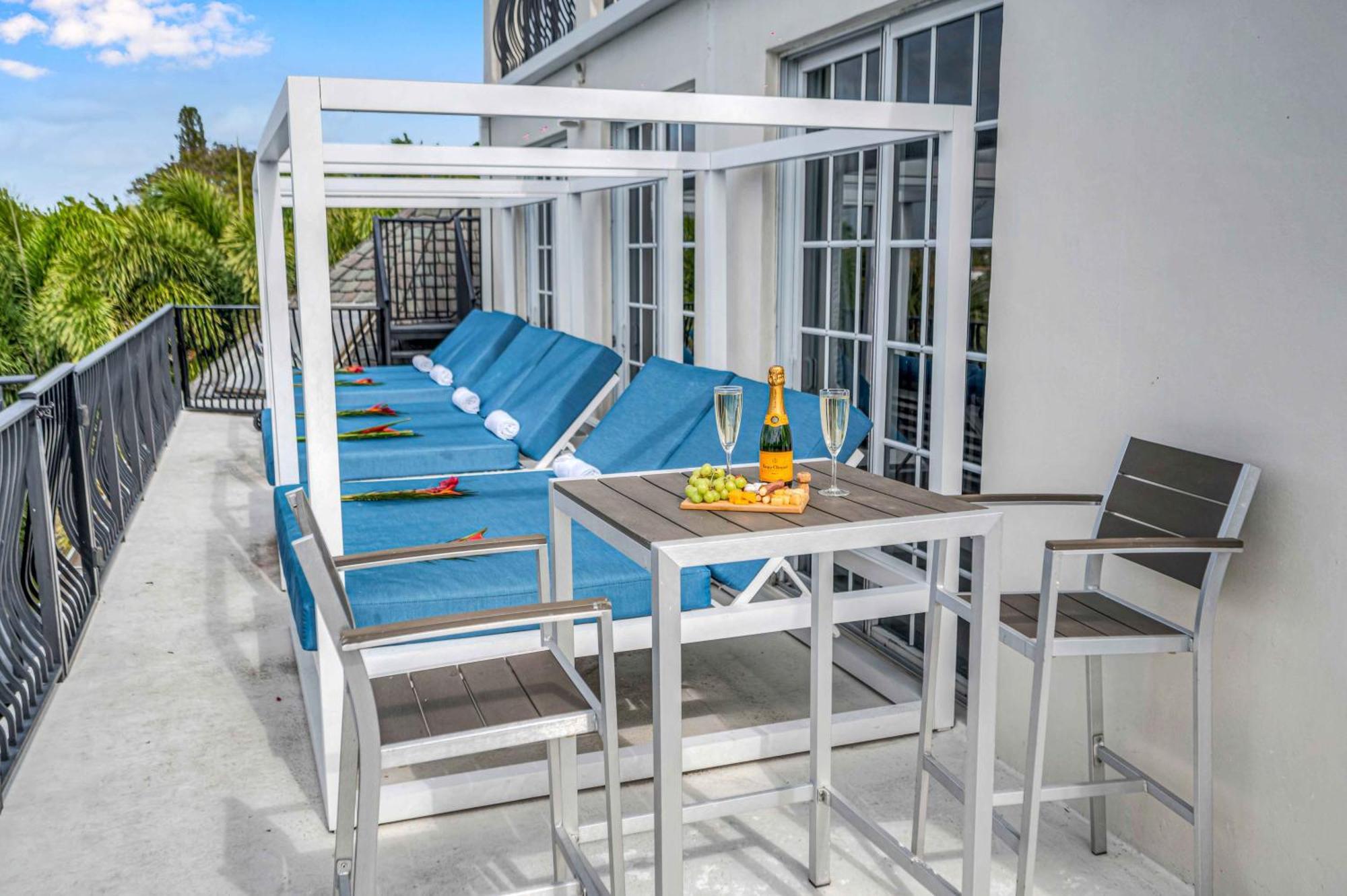The Modern Castle Canal View Access Rooftop Living Greenhouse Vlllas Fort Lauderdale Esterno foto