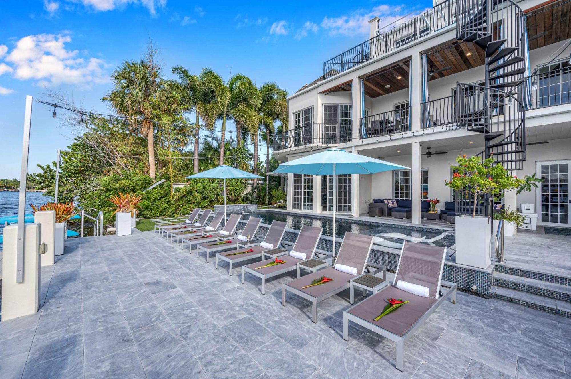 The Modern Castle Canal View Access Rooftop Living Greenhouse Vlllas Fort Lauderdale Esterno foto