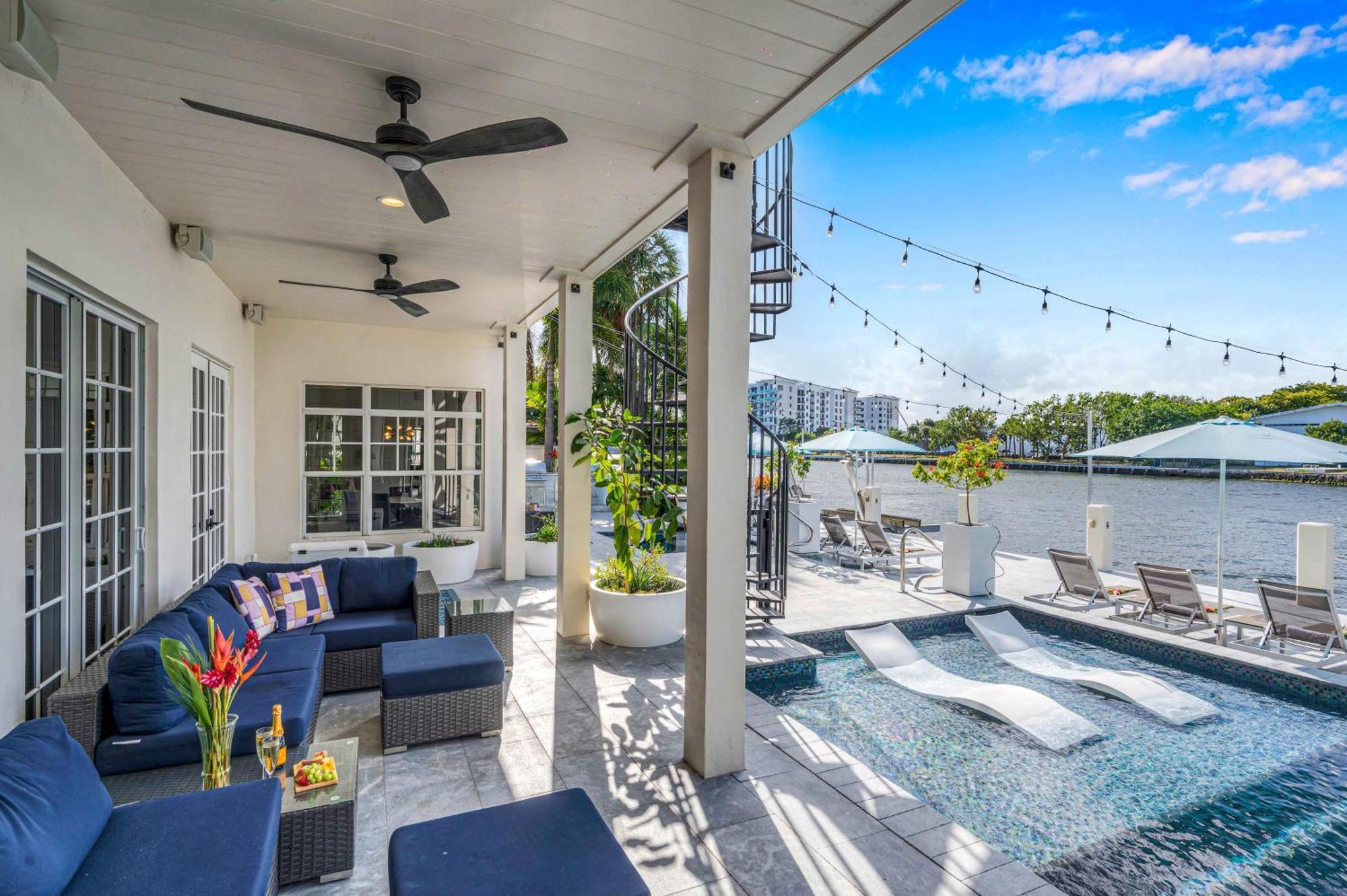 The Modern Castle Canal View Access Rooftop Living Greenhouse Vlllas Fort Lauderdale Esterno foto