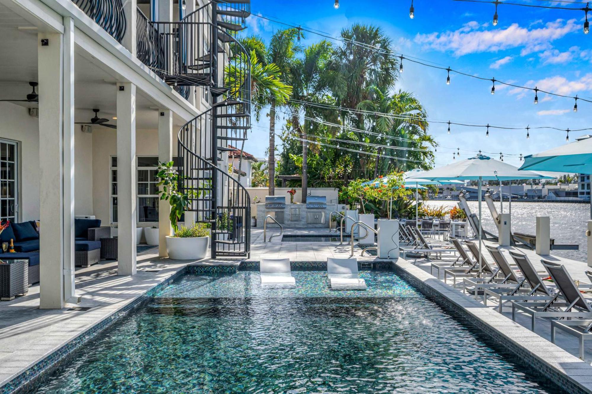 The Modern Castle Canal View Access Rooftop Living Greenhouse Vlllas Fort Lauderdale Esterno foto